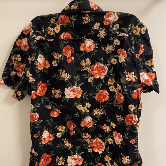 Forever 21 | Floral Short Sleeve Button Down - Picture 3 of 3